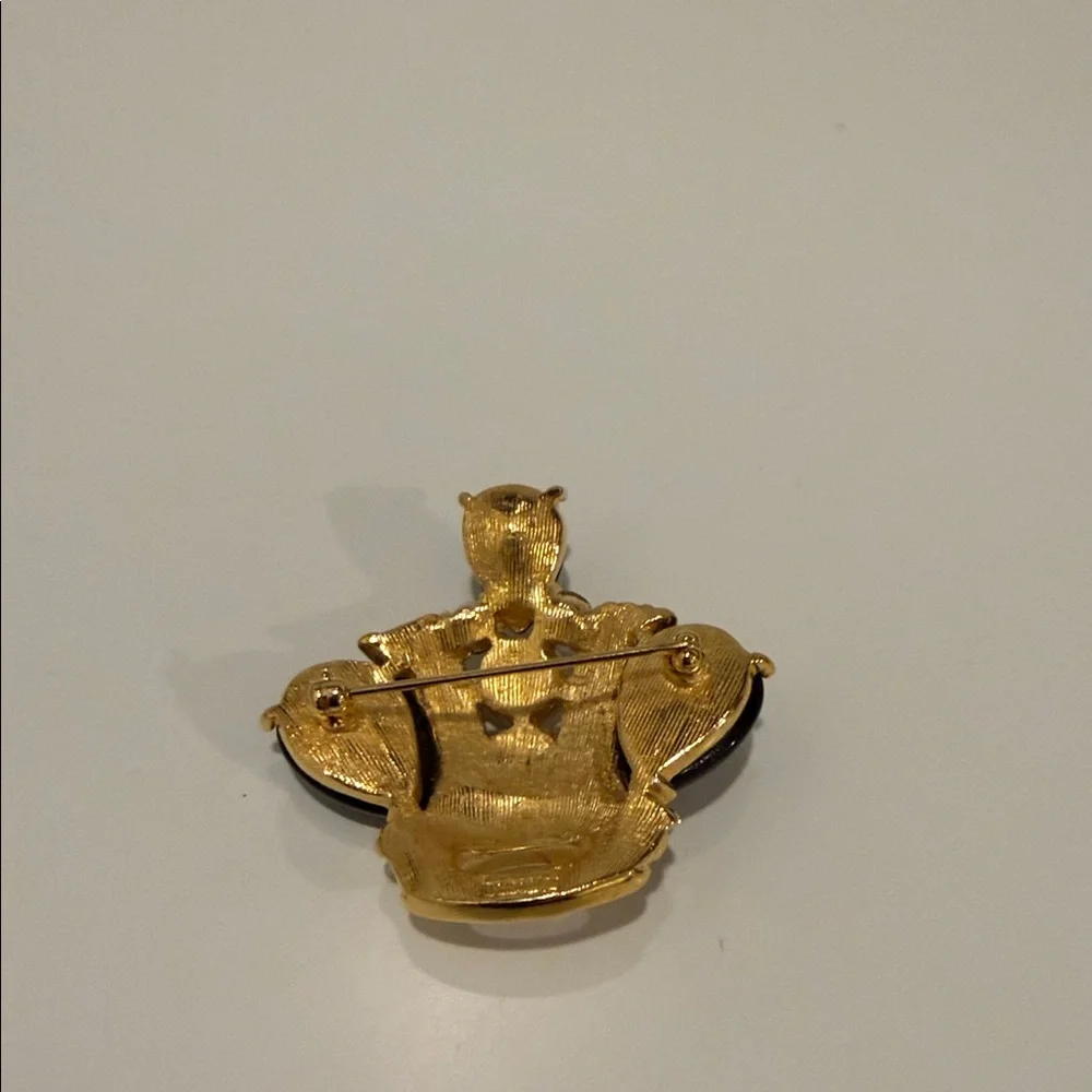 Vtg Trifari Royal Imperial Gold and Black Crown Brooch - Picture 7 of 9